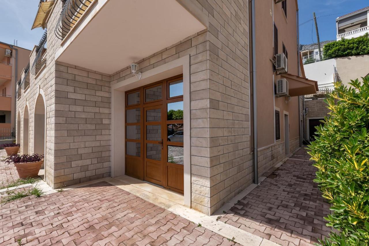 Apartments And Rooms With Parking Space Duce, Omis - 10303 Exterior photo