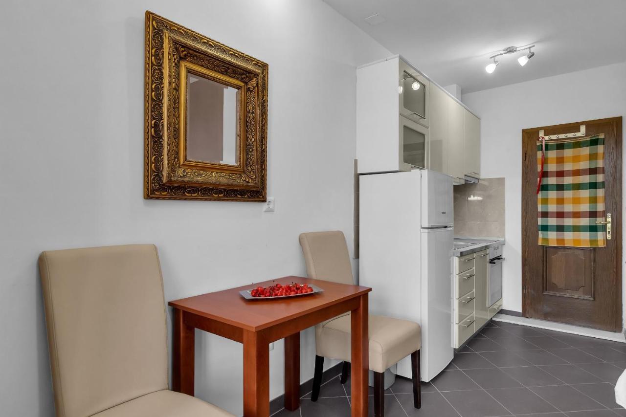 Apartments And Rooms With Parking Space Duce, Omis - 10303 Exterior photo