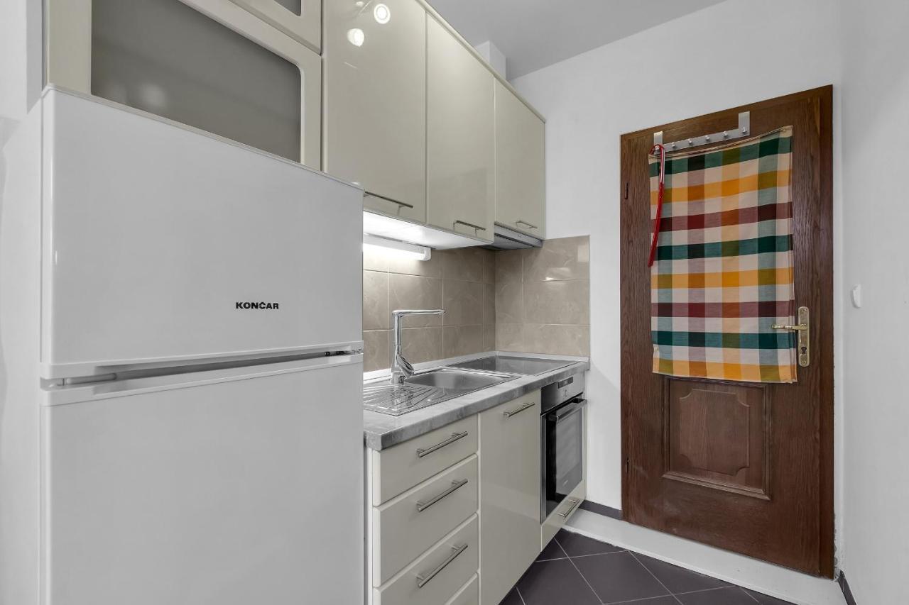 Apartments And Rooms With Parking Space Duce, Omis - 10303 Exterior photo