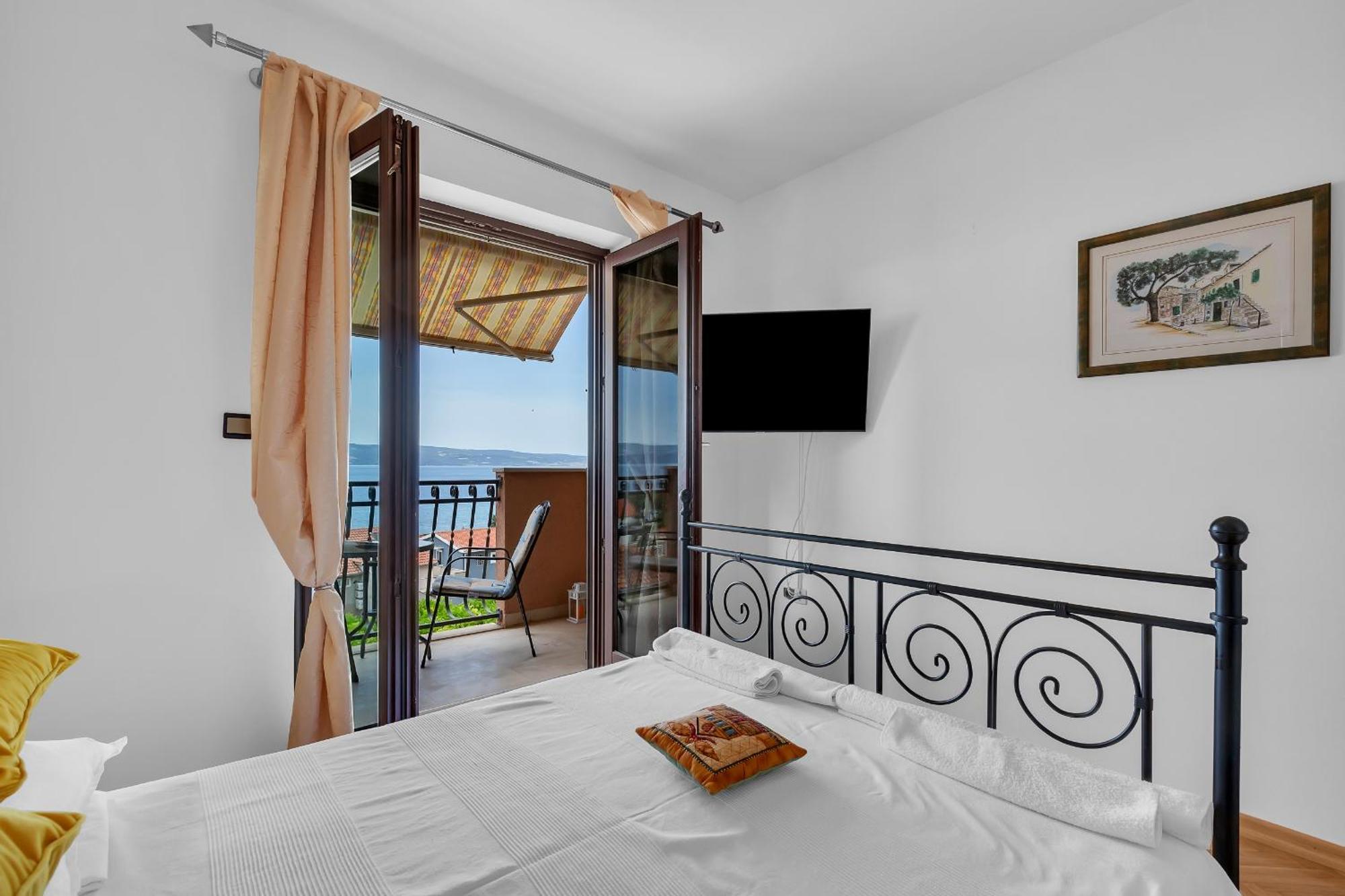 Apartments And Rooms With Parking Space Duce, Omis - 10303 Room photo